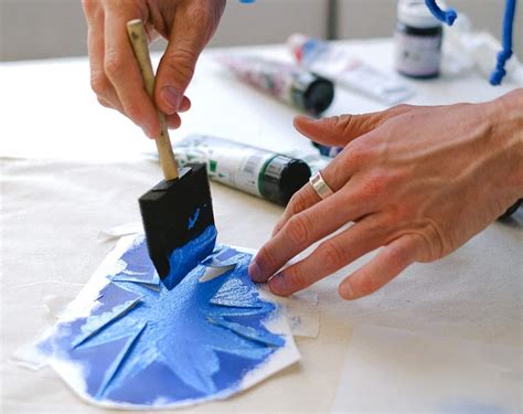 How to Make Acrylic Paint Fabric Paint: Exploring the Art of Colorful Creations